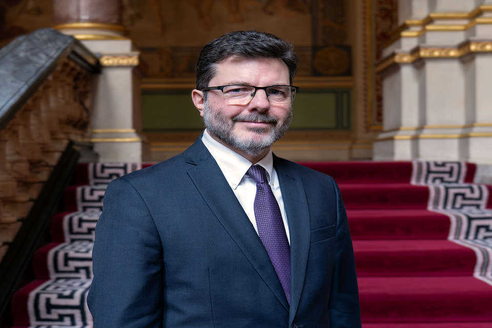 Imagem relacionada à notícia: Mudança de Sua Majestade Embaixador na Guiné: Daniel Shepherd